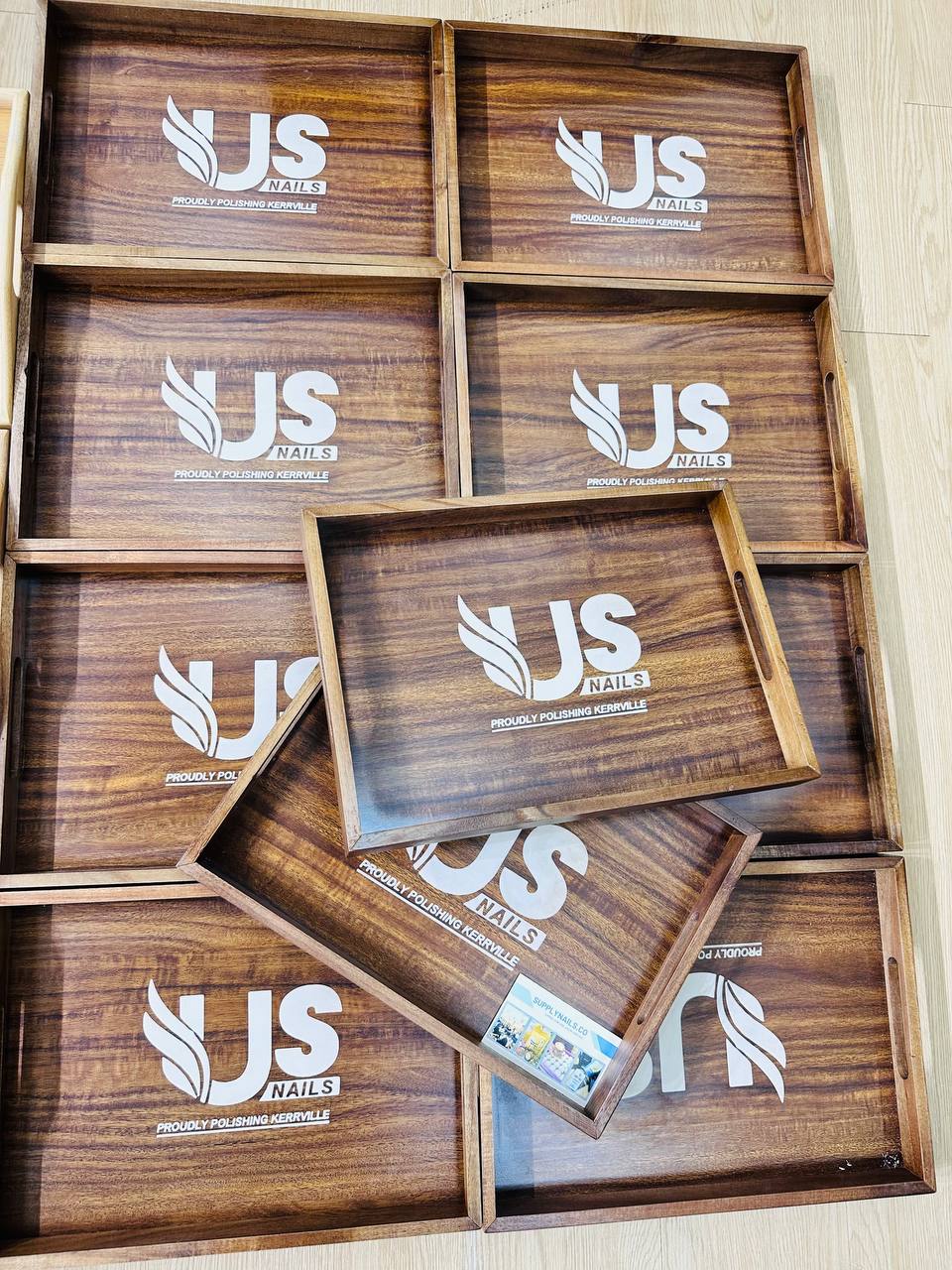 KHAY GỖ KHẮC LOGO CHO TIỆM NAILS