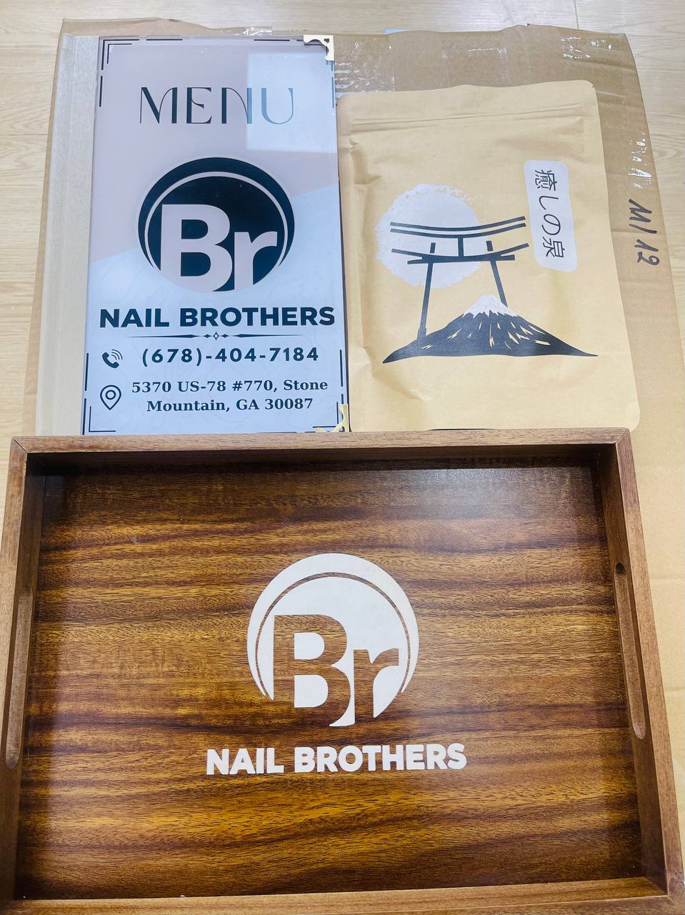 KHAY GỖ KHẮC LOGO CHO TIỆM NAILS